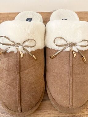 Nautica Tan Suede-Look Slip-On Slippers with White Faux Shearling